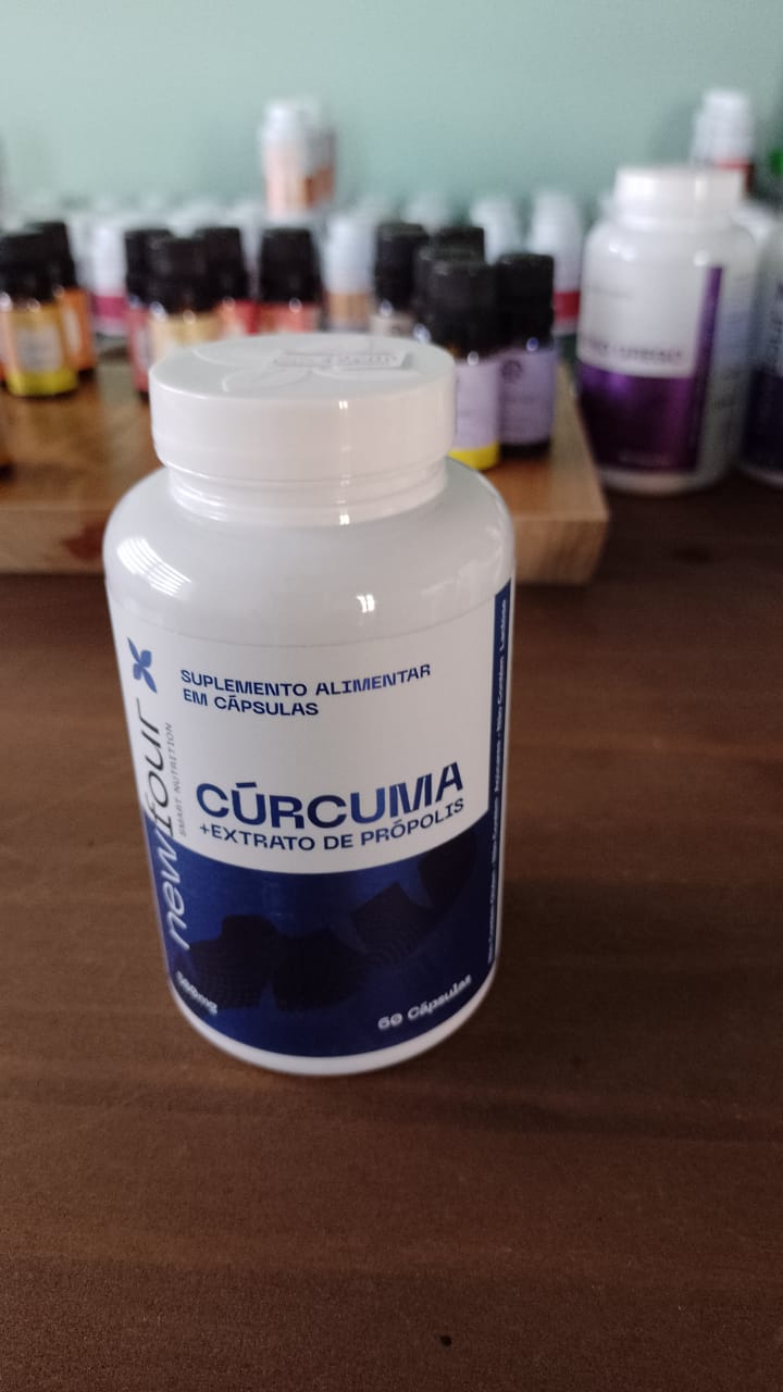 Suplemento de Cúrcuma com Extrato de Própolis NewCourt Nutrition